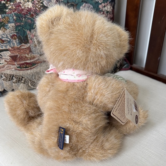 Boyds Plush Teddy Bear with Heart Pillow - Picture 4 of 6